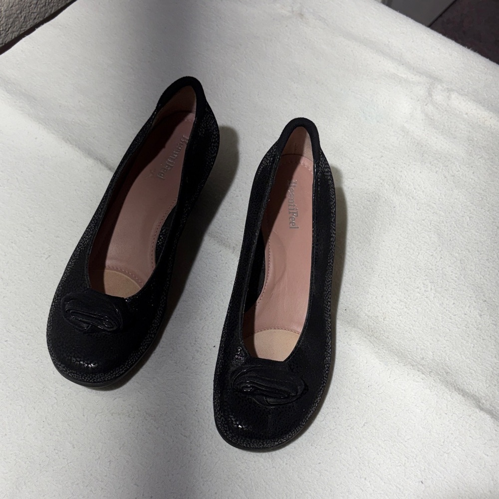 BeautiFeel Black Patent Ballet Flats with Subtle Knot Accent